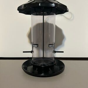 Black Bird Feeder